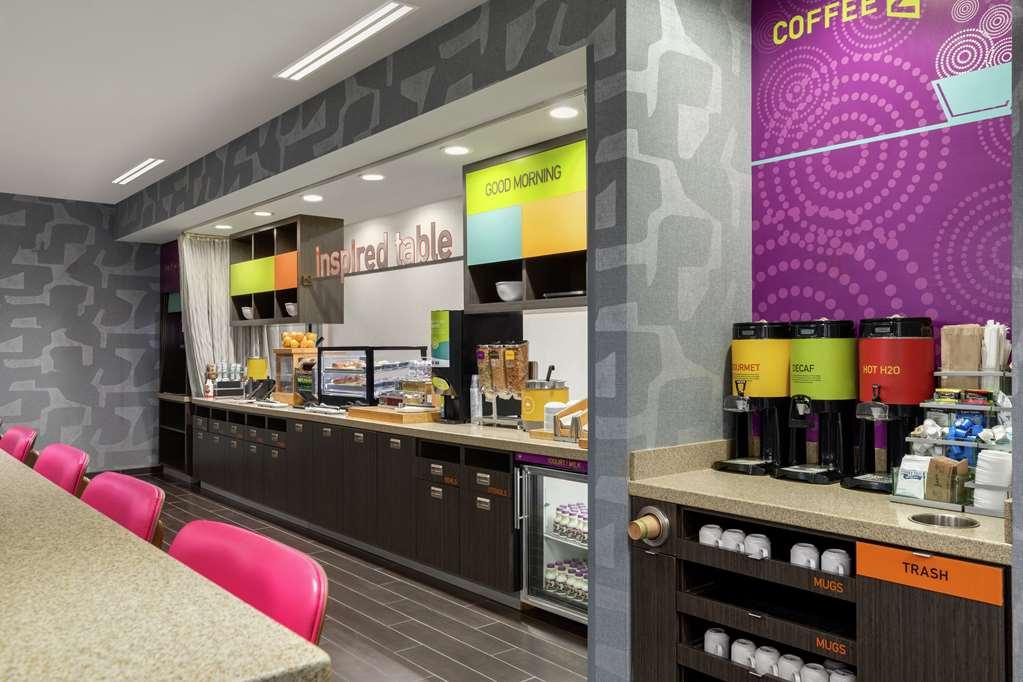 Home2Suites By Hilton Florence Restoran fotoğraf